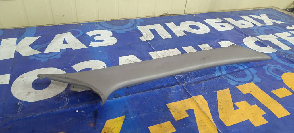 Накладка на стойку правая 6221152011 Toyota Platz 2000 SCP11 1SZFE