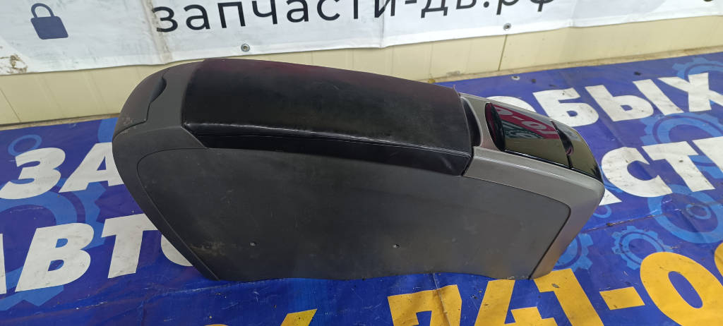 Подлокотник 5890147050 Toyota Prius 2009 NHW20 1NZFXE