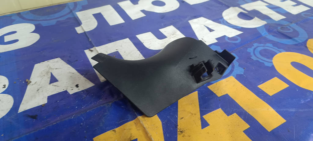 Накладка на ковролин порога левый передний 6211252150 Toyota Vitz 2010 KSP90 1KRFE