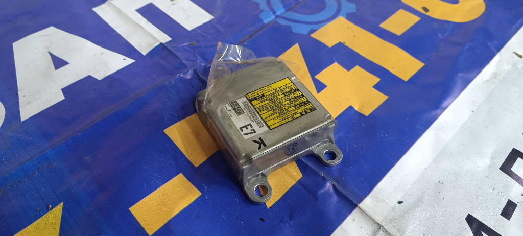 Блок управления airbag srs Toyota Prius 2009 NHW20 1NZFXE