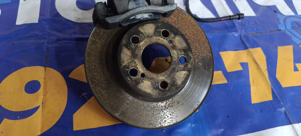 Диск тормозной левый передний 4351247030 Toyota Prius 2009 NHW20 1NZFXE