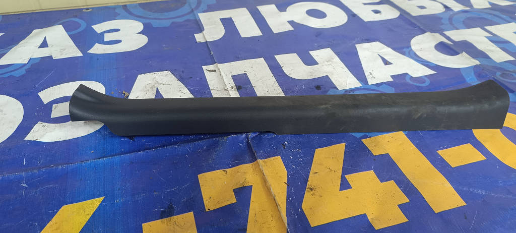Накладка на ковролин порога левый передний 6791452130 Toyota Vitz 2010 KSP90 1KRFE
