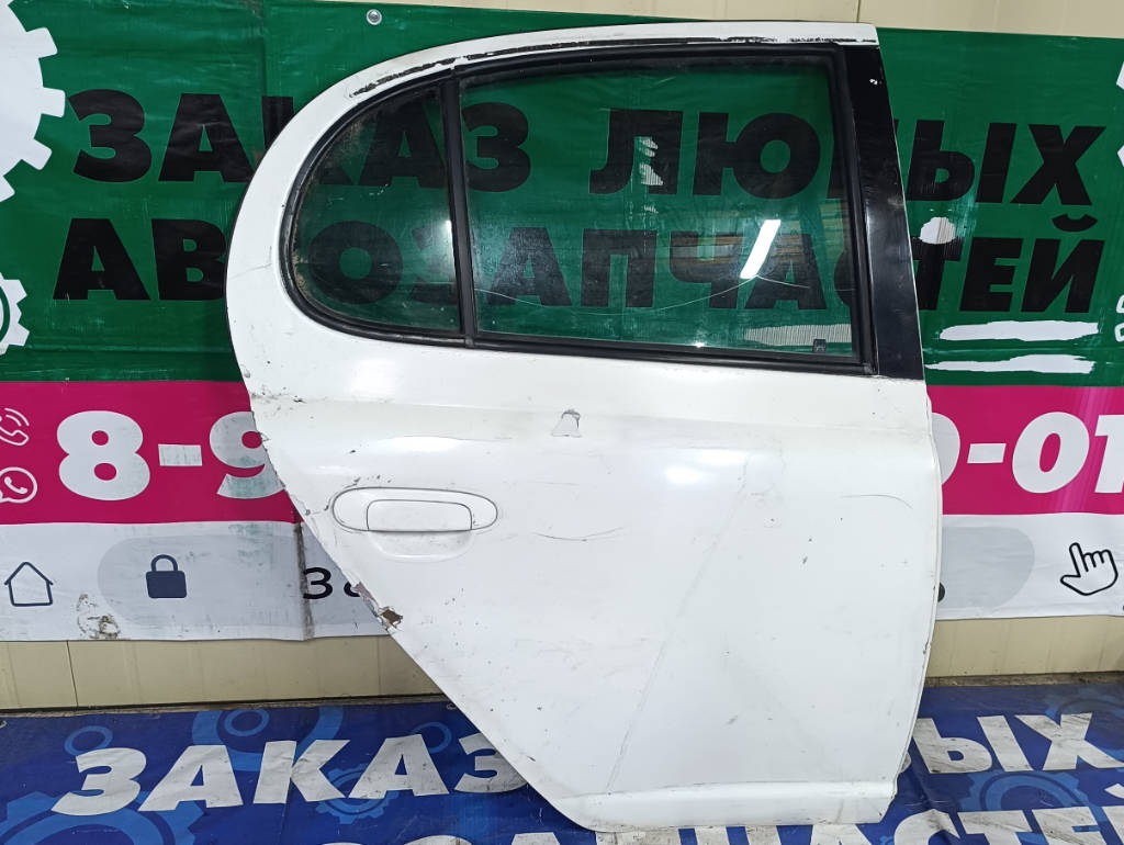 Дверь боковая правая задняя Toyota Platz 2000 SCP11 1SZFE