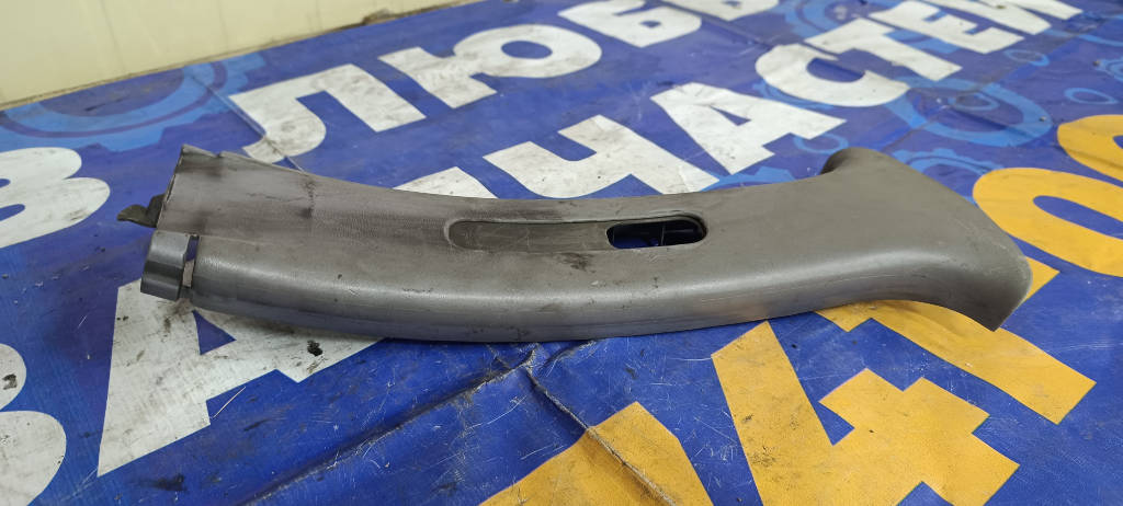 Накладка на стойку правая 6241152010 Toyota Platz 2000 SCP11 1SZFE