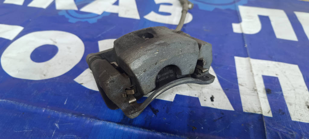 Суппорт тормозной правый передний 4773052191 Toyota Vitz 2010 KSP90 1KRFE