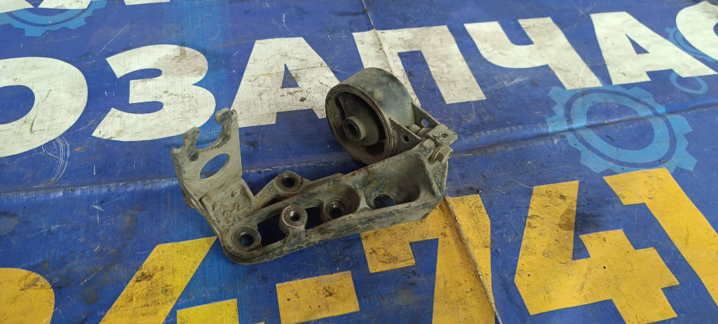 Подушка двигателя левый Toyota Platz 2000 SCP11 1SZFE