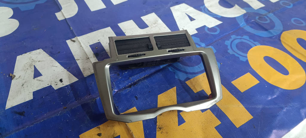 Рамка магнитолы 5556872010 Toyota Vitz 2010 KSP90 1KRFE