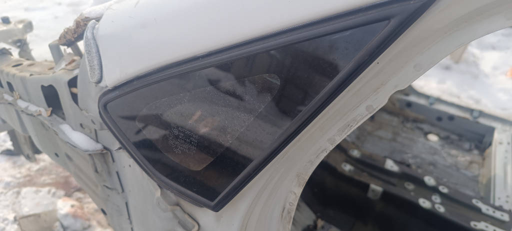 Форточка кузова левая передняя Toyota Prius 2009 NHW20 1NZFXE