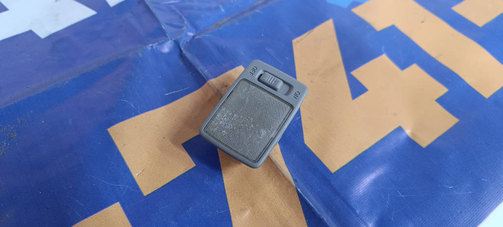 Светильник салона 8134033140B2 Toyota Prius 2009 NHW20 1NZFXE