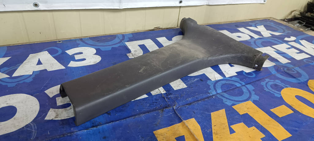 Накладка на стойку левая 6204052010 Toyota Platz 2000 SCP11 1SZFE