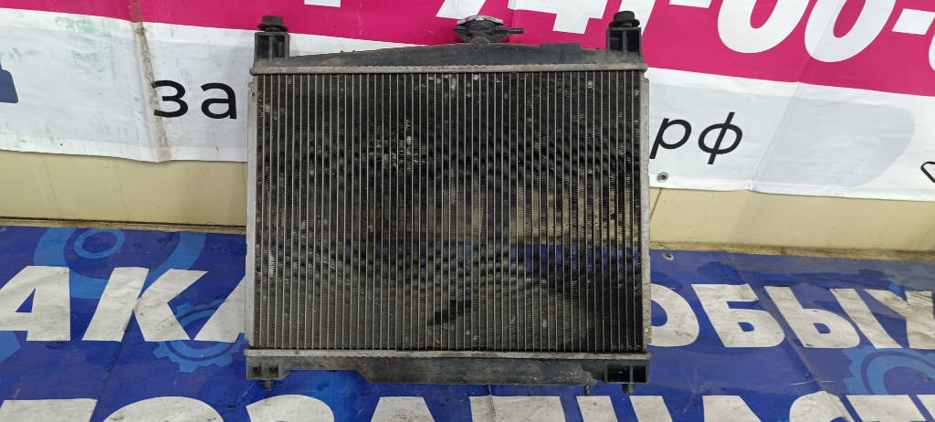 Радиатор охлаждения двигателя 4221722010 Toyota Vitz 2000 NCP10 1SZFE