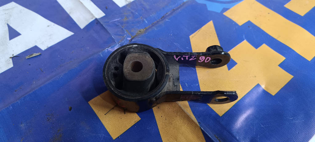 Подушка двигателя задний 1236340020 Toyota Vitz 2009 KSP90 1KRFE