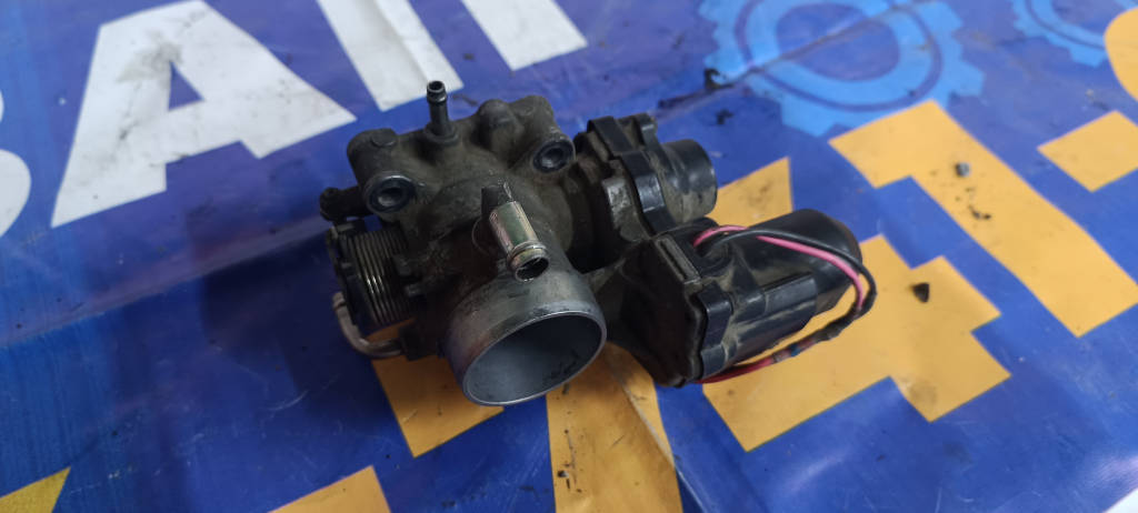Заслонка дроссельная 2203021020 Toyota Prius 2009 NHW20 1NZFXE