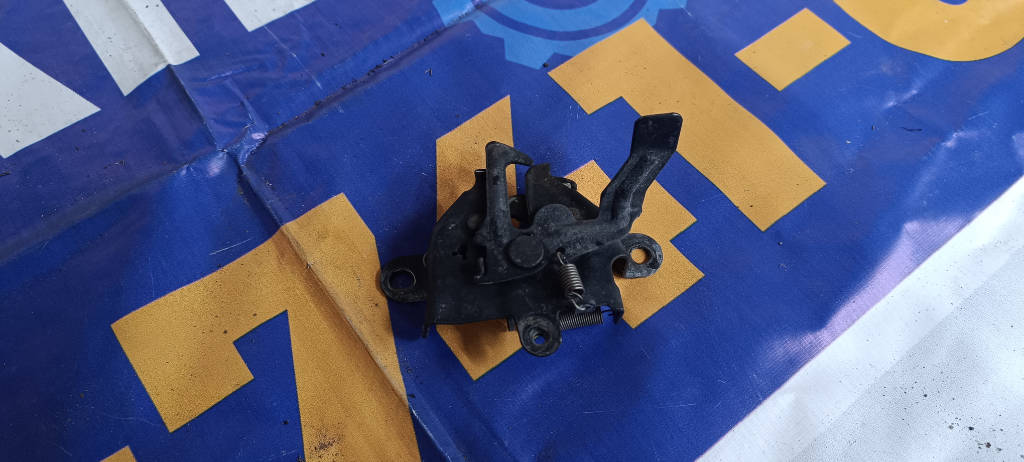 Замок капота 9050609055 Toyota Prius 2009 NHW20 1NZFXE