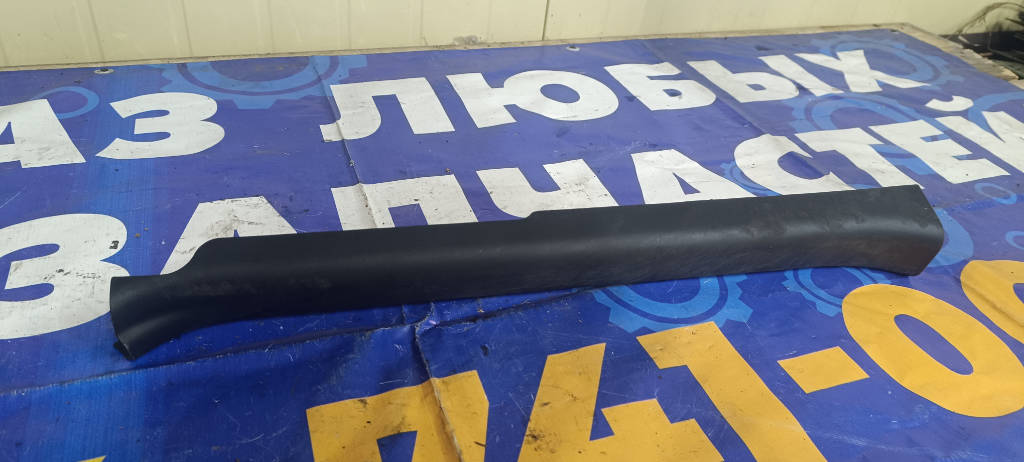 Накладка на порог правый передний 6791352120 Toyota Vitz 2010 KSP90 1KRFE