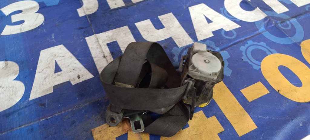 Ремень безопасности левая передняя 7322052081B1 Toyota Platz 2000 SCP11 1SZFE