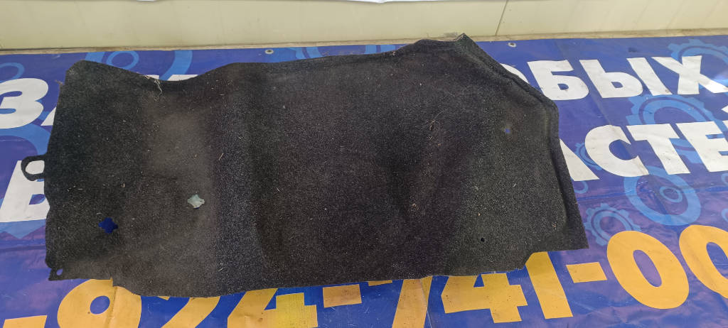 Обшивка багажника правая 6471422230C0 Toyota Mark II 1993 GX90 1GFE